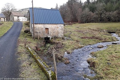 L'Etang du Peuch et son moulin