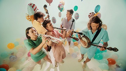 "Mama Shakers"