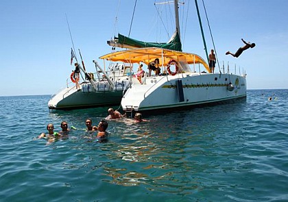 Journée en catamaran sur la côte nord caraïbe de la Martinique - Au départ des Trois-Îlets