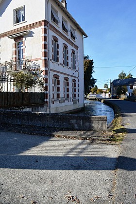 LE CANAL ET SES MOULINS