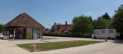 Aire de stationnement et de services pour camping-cars - Tour-En-Sologne