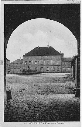 Portail d'entrée de la cour du Chapitre