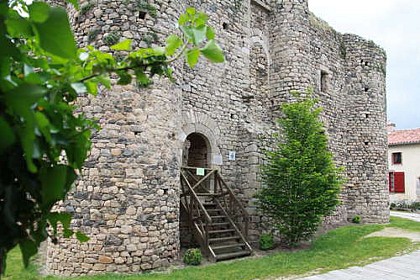 LES CHÂTELLIERS-CHÂTEAUMUR / Le Donjon