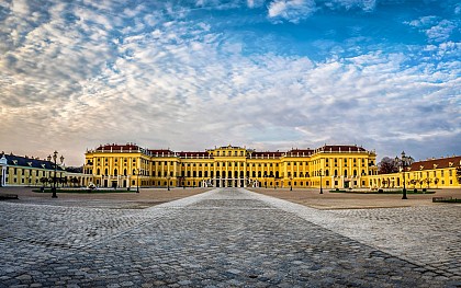 Palace of Versailles Priority Access Tour from Paris with Transportation
