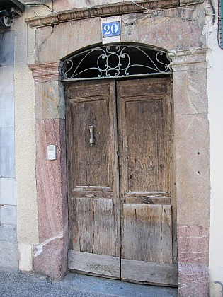 UNE PORTE DE DEMEURE DU DÉBUT DU 18ème SIÈCLE