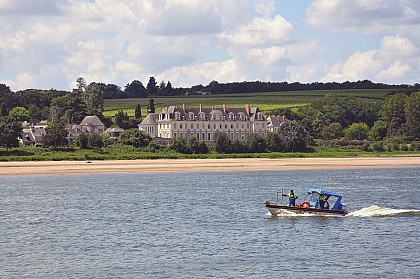 Aire de stationnement  camping-car de la Ménitré-Le port St Maur