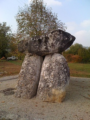 Dolmen de Peyrelevade
