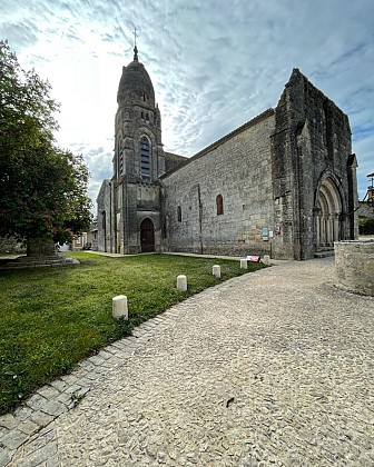 Eglise Saint-André de Pellegrue