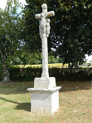 Calvaire de granit au bourg