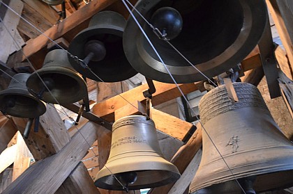 Le carillon de Taninges et collection d'harmoniums