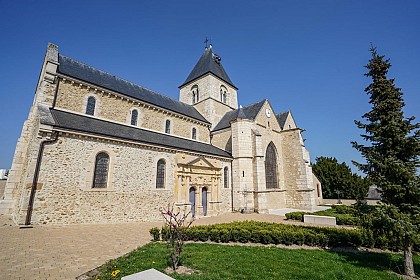 Eglise Saint-Nicolas et réplique de la Grotte de Lourdes