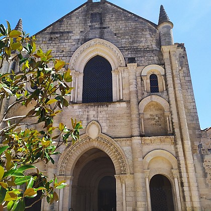 L'église abbatiale Saint-Pierre