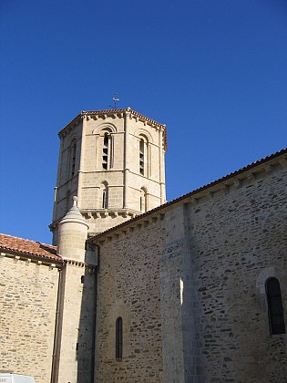 Eglise Saint-Pierre de FENIOUX XIIème siècle