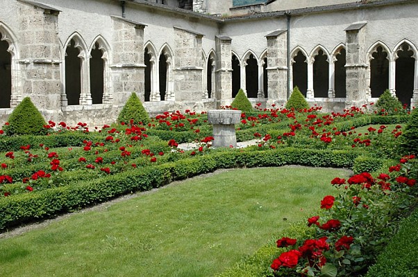 Le Cloître de la Cathédrale Saint-Jean-Baptiste