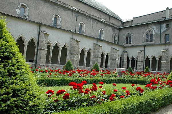 Le Cloître de la Cathédrale Saint-Jean-Baptiste