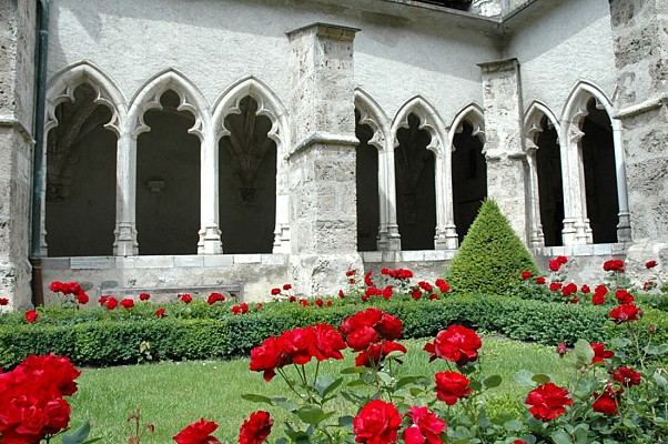 Le Cloître de la Cathédrale Saint-Jean-Baptiste