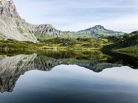 Lac et montagne de Pormenaz