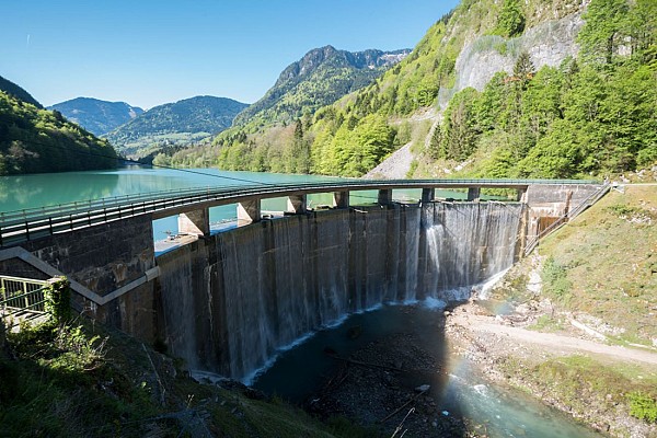 Lac et barrage du Jotty