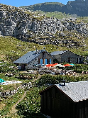 Montée au refuge et désert de Platé