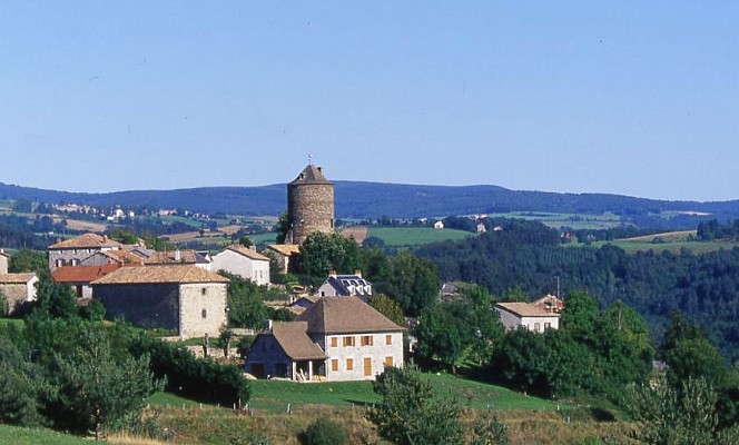 Village de Ruynes en Margeride