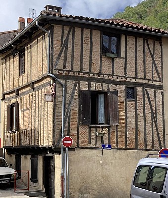 Aussillon village
