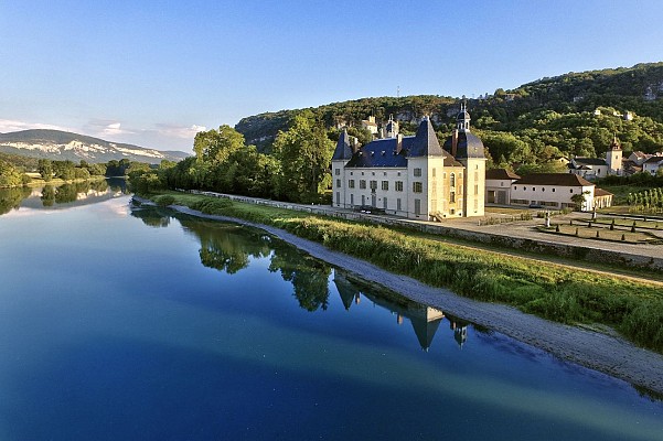 Vertrieu, village aux deux châteaux