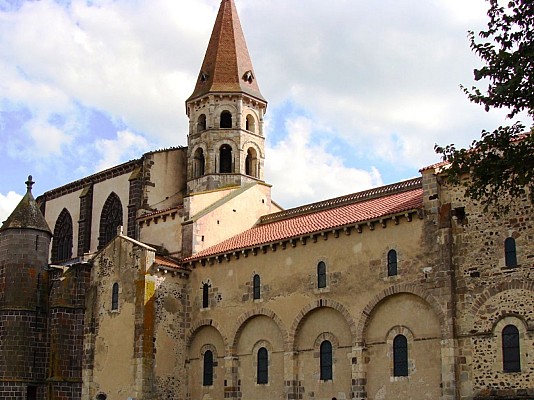 Collégiale Saint-Victor et Sainte Couronne