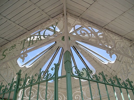 Kiosque de la Source Tracy