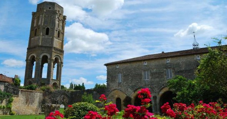 Maison du Tourisme du Civraisien en Poitou – Accueil Touristique de Charroux_2