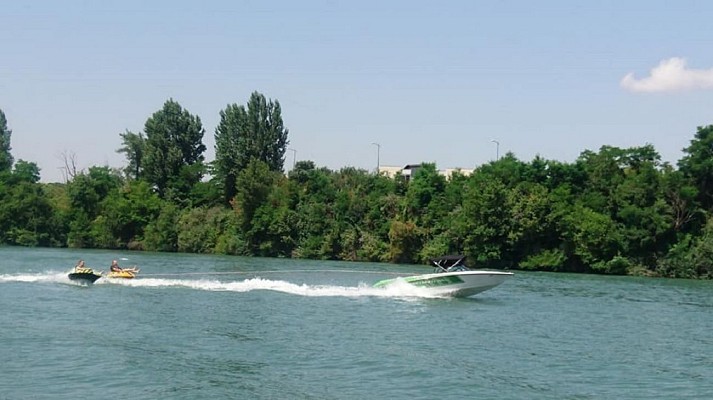 Equipement de loisirs Base nautique CAZERES bouées