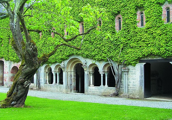 De l'abbaye au château