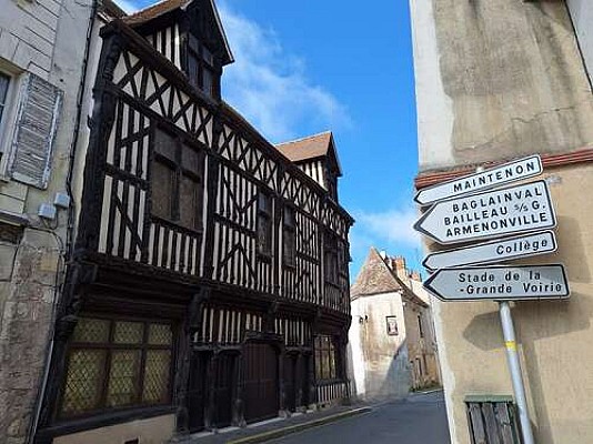 Gallardon - Maison à pans de bois