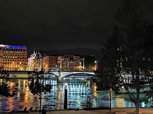 Lyon - En descendant par les ponts de lumière