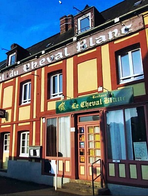 Des Glycines à la Porte Noire