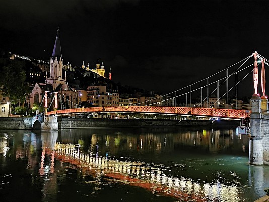 Lyon - En remontant par les ponts de lumière