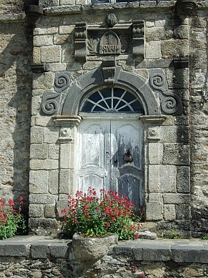 Village de Chaliers, dominant la Truyère