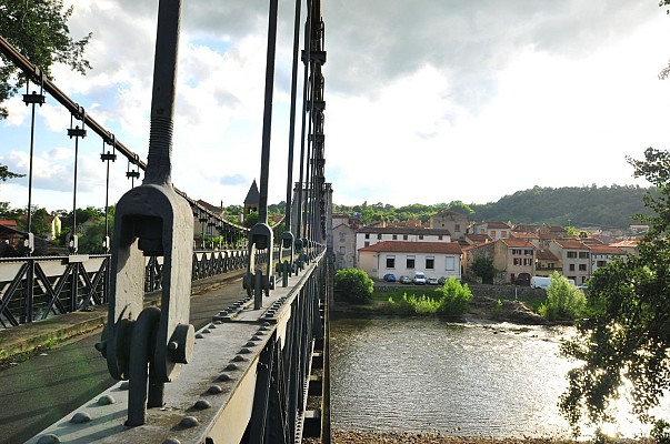 Pont suspendu de Coudes