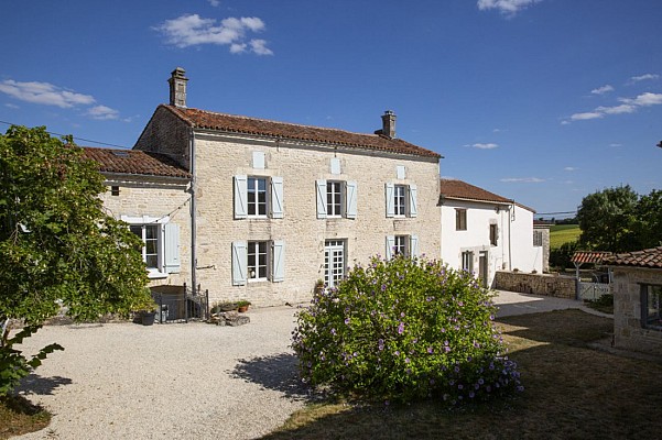Sentier du bief à Martreuil - Charmé