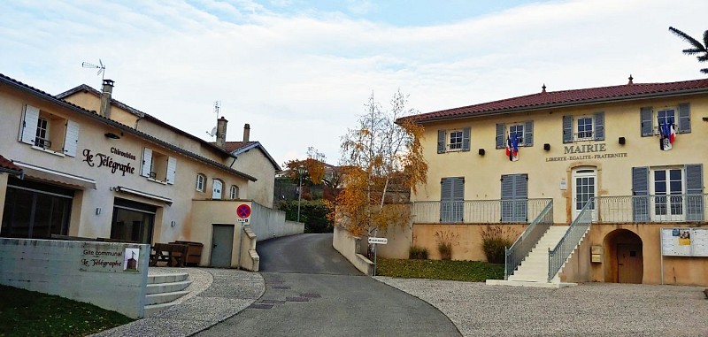Gite communal et Mairie de Chiroubles