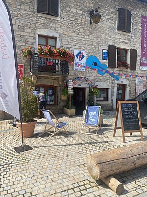 bureau_saint-hippolyte_exterieur