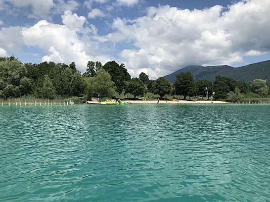 Plage de la base de loisirs du Sougey
