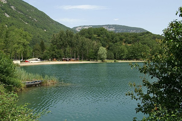 Baignade au lac de Virieu-le-Grand