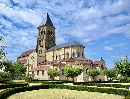 Les Pierres parlent - Eglise de Saint-Menoux