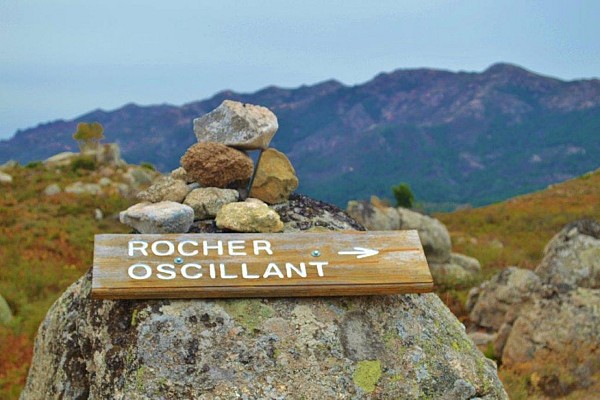 Sentier du rocher oscillant