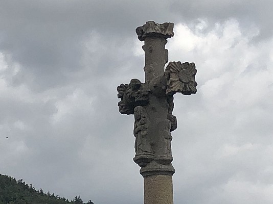 Croix de peste à personnage