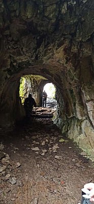 Tunnel d'accès au site du château