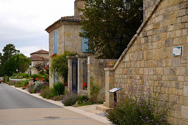 Village de Castelnau-sur-l'Auvignon