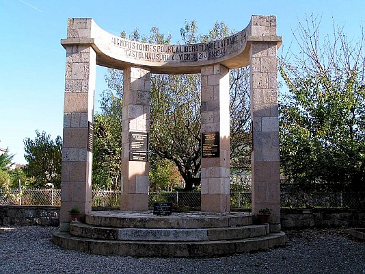 Village de Castelnau-sur-l'Auvignon