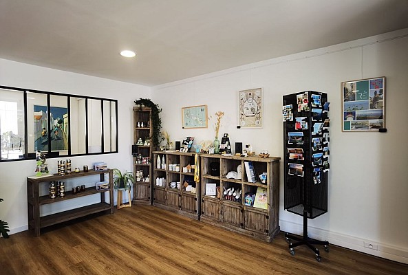 Bureau d'accueil de Loix - Espace boutique_5