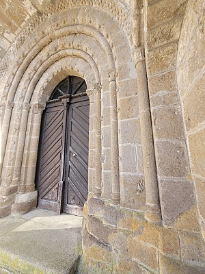 Église Saint-Victor et Sainte Madeleine de Chastel Marlhac
